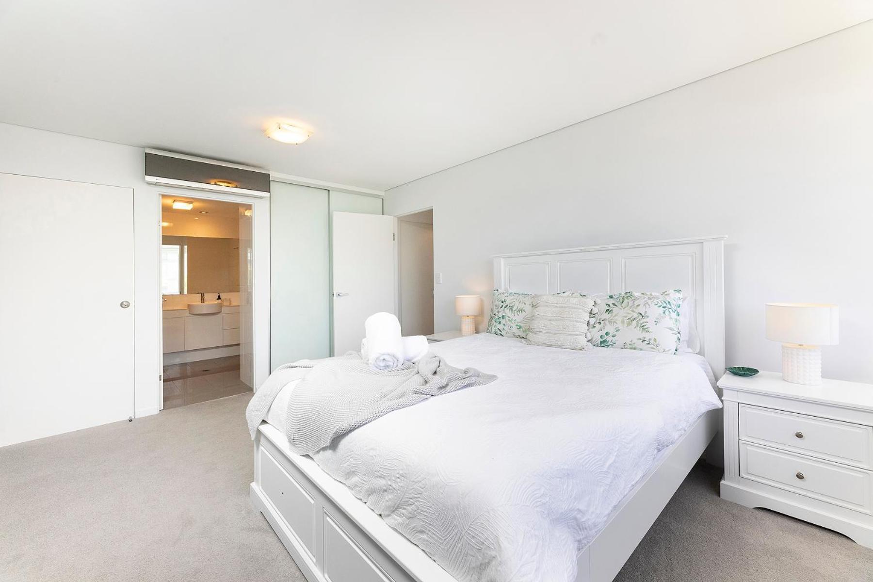 Apartment Waterline 302 *